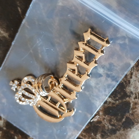 🔥14k Gold Plated Queen Necklace Pendant - Picture 3 of 5